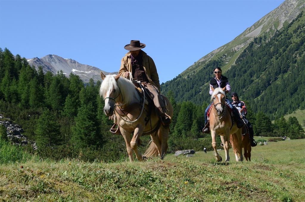 La Tresenda Hotel And Mountain Farm Ливиньо Экстерьер фото